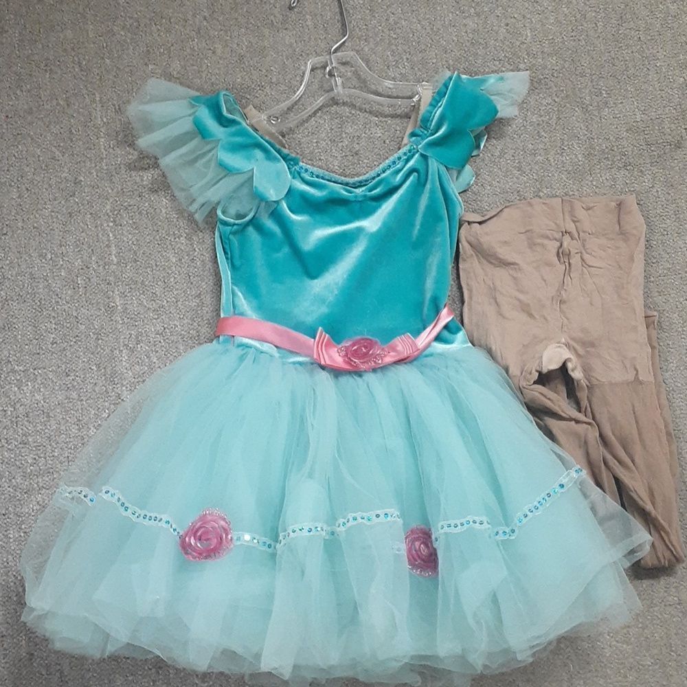 Munchkin costumes:Adorable Revolution turquoise with pink beaded roses / tights.